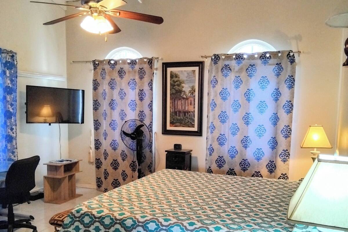 1 habitación, muebles diferentes, wifi gratis y ropa de cama