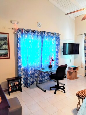 1 Schlafzimmer, individuell eingerichtet, kostenloses WLAN, Bettwäsche