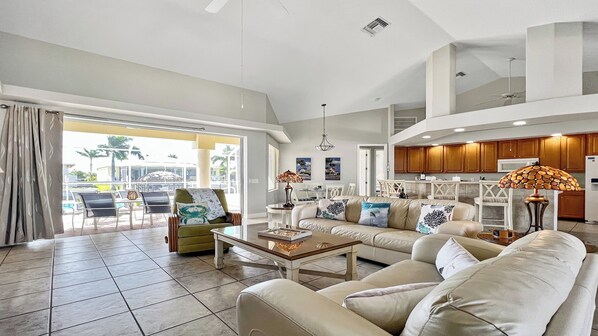 Smart TV, stereo, offices - Boaters Dream, S. Terr, Pool, Yacht Club, Boating (Cape Coral)