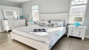 3 bedrooms, desk, iron/ironing board, free WiFi - Boaters Dream, S. Terr, Pool, Yacht Club, Boating (Cape Coral)