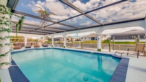 Outdoor pool, a heated pool - Golden Globe - luxury on the canal with pool/spa (Cape Coral)