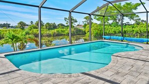 Piscina all'aperto, una piscina riscaldata