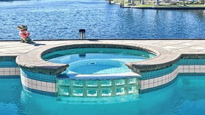 Outdoor pool, a heated pool - Rosegarden - Pool/Spa and perfect water view (Cape Coral)