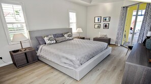 4 Schlafzimmer, Zimmersafe, Schreibtisch, Bügeleisen/Bügelbrett