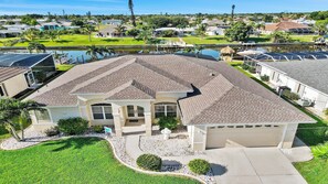 Exterior - Timeout -south facing terrace with large pool (Cape Coral)