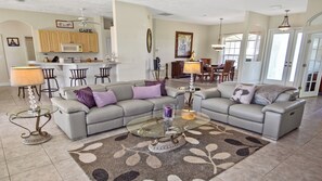 Smart TV, DVD player, books, video library - Timeout -south facing terrace with large pool (Cape Coral)