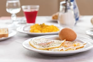 Daily buffet breakfast for a fee - VILLA NUOVA (Romeno)