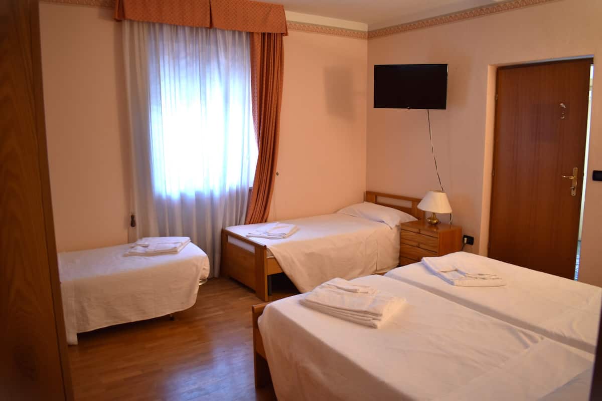 Standard Quadruple Room | In-room safe, desk, laptop workspace, iron/ironing board (on request)