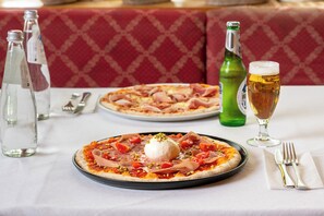Food and drink - VILLA NUOVA (Romeno)