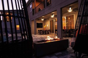 Outdoor dining - Gorgeous 13BR, 12.5BH Encore Next to Disney - 348 (Kissimmee)