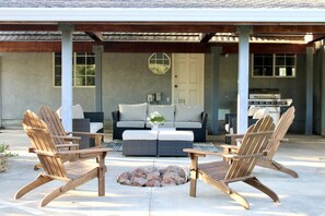 Terrace/patio - Beautiful home in Redding! (Redding)