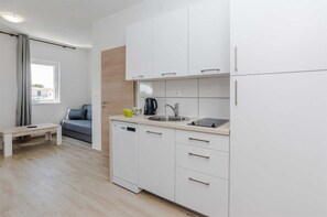 Refrigerador, microondas, parrilla de estufa y lavavajillas 