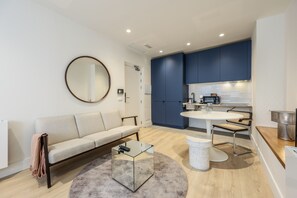 TV - Modern studio near the Royal Palace 01 (Madrid)