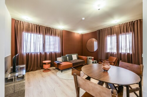 Modern two-bedroom apartment near the Royal Palace 02