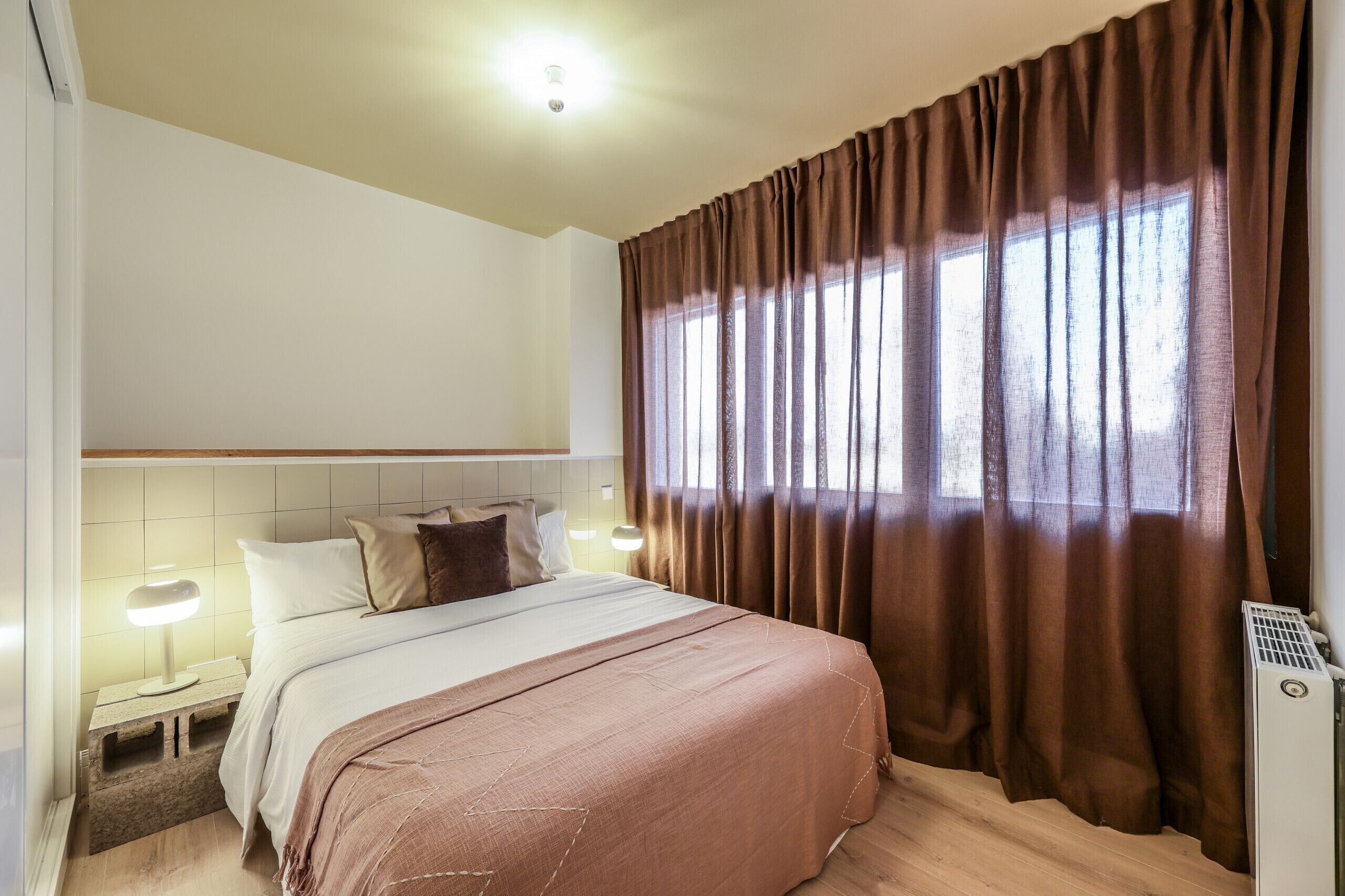 2 dormitorios, tabla de planchar con plancha, wifi gratis y ropa de cama