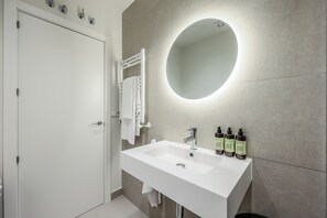 Dusch, hårtork och handdukar