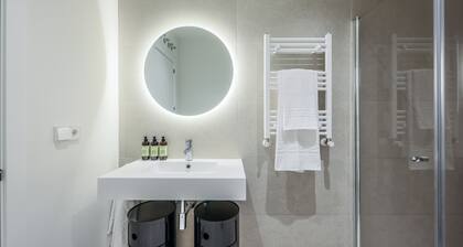 Modern apartment near the Royal Palace 05