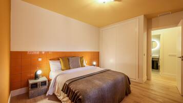 1 dormitori, planxa i posts de planxar, wifi gratuïta i roba de llit