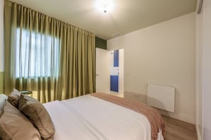 Iron/ironing board, free WiFi, bed sheets