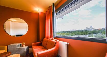 Modern apartment near the Royal Palace 09