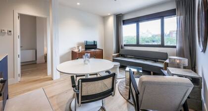 Modern apartment near the Royal Palace 11