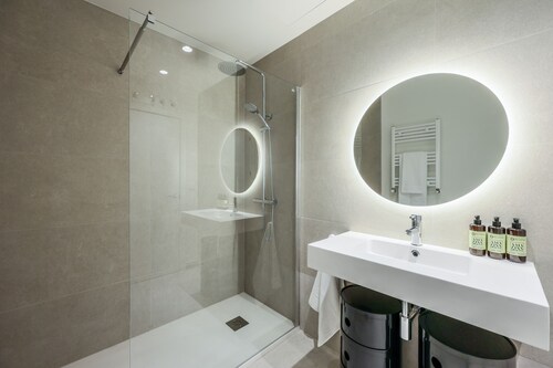 Modern apartment near the Royal Palace 11