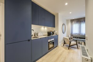 Fridge, microwave, oven, dishwasher - Modern apartment near the Royal Palace 11 (Madrid)