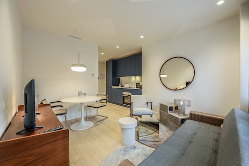Modern apartment near the Royal Palace 11