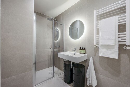 Modern apartment near the Royal Palace 11