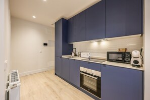 冷蔵庫、電子レンジ、オーブン、食器洗い機