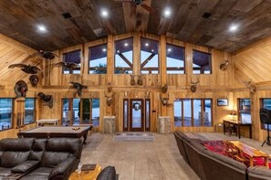 Game room - Bearshield Lodge (Mound Station)