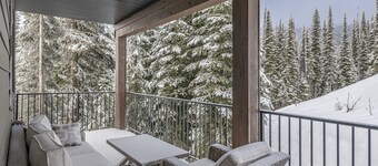 Cozy modern duplex with hot tub, BBQ, garage, A/C, media room, large gear room