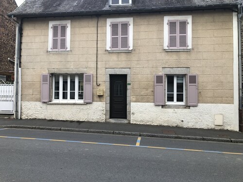 Maison de ville, cour, jardin, à 15 mn de la mer