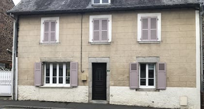 Town house, courtyard, garden, 15 minutes from the sea