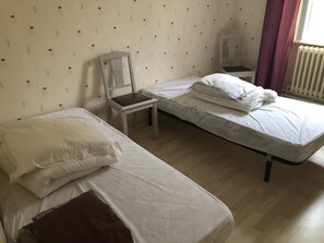 3 Schlafzimmer, Bügeleisen/Bügelbrett, Reisekinderbett, Bettwäsche
