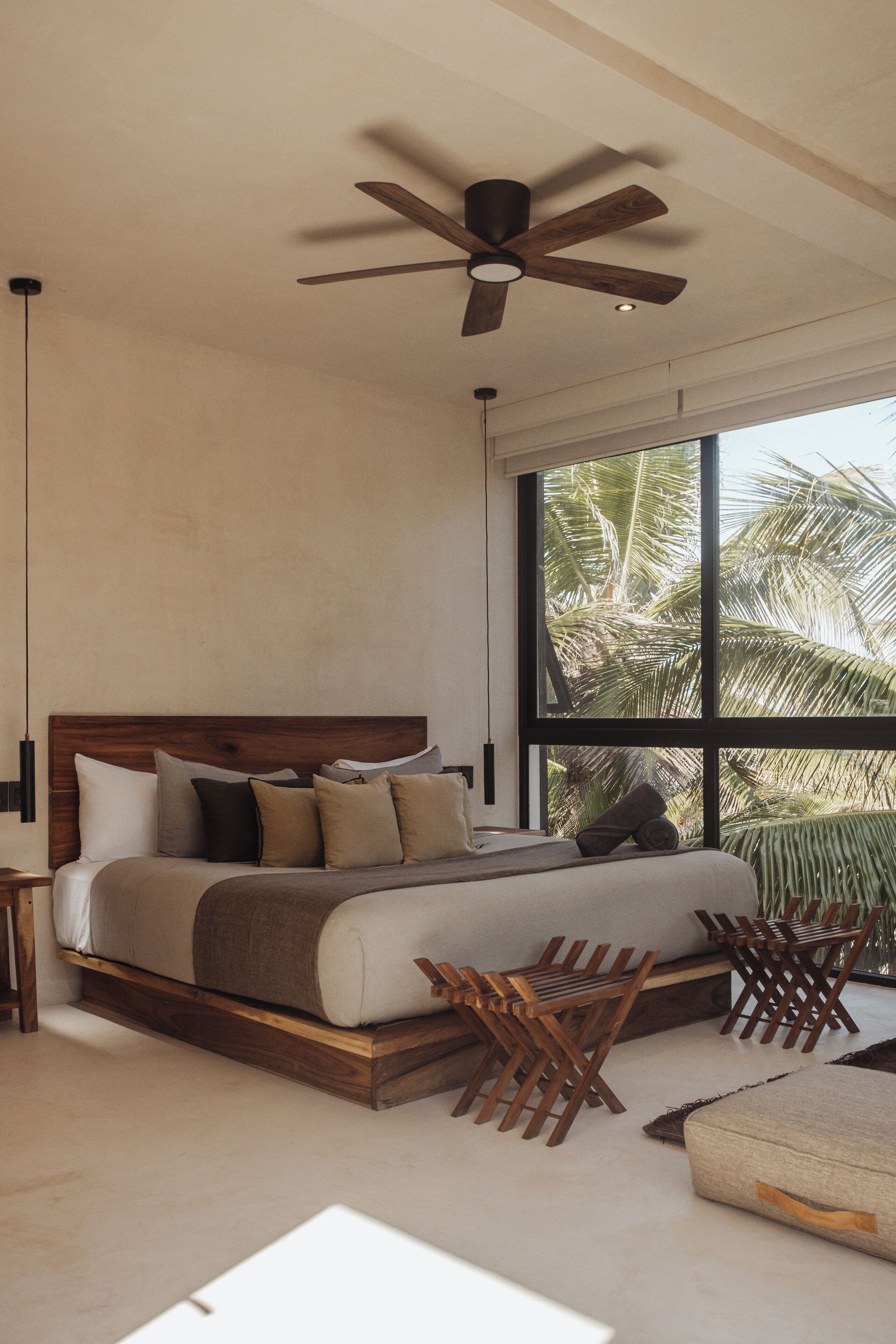 Master Suite Rooftop Pool | Luxe beddengoed, een minibar, een kluis op de kamer