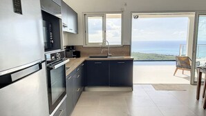 Kaffetrakter/tekoker, kjøleskap, mikrobølgeovn og ovn