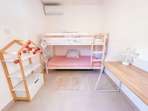 3 bedrooms, desk, iron/ironing board, travel cot