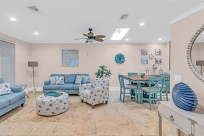 Smart TV - Coastal house in the Florida Keys with pool in a private area.  (Key Largo)