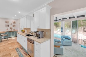 Fridge, microwave, oven, stovetop - Coastal house in the Florida Keys with pool in a private area.  (Key Largo)