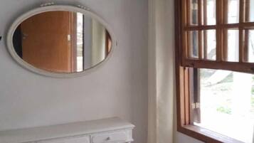 Basic Cottage | 6 bedrooms, free WiFi