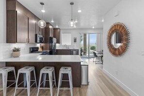 Refrigerador, microondas, horno, placa de cocina