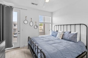 4 bedrooms, iron/ironing board, travel cot, free WiFi