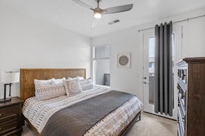 4 chambres, fer et planche à repasser, lit de bébé portatif
