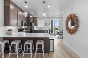 Refrigerador, microondas, horno, placa de cocina