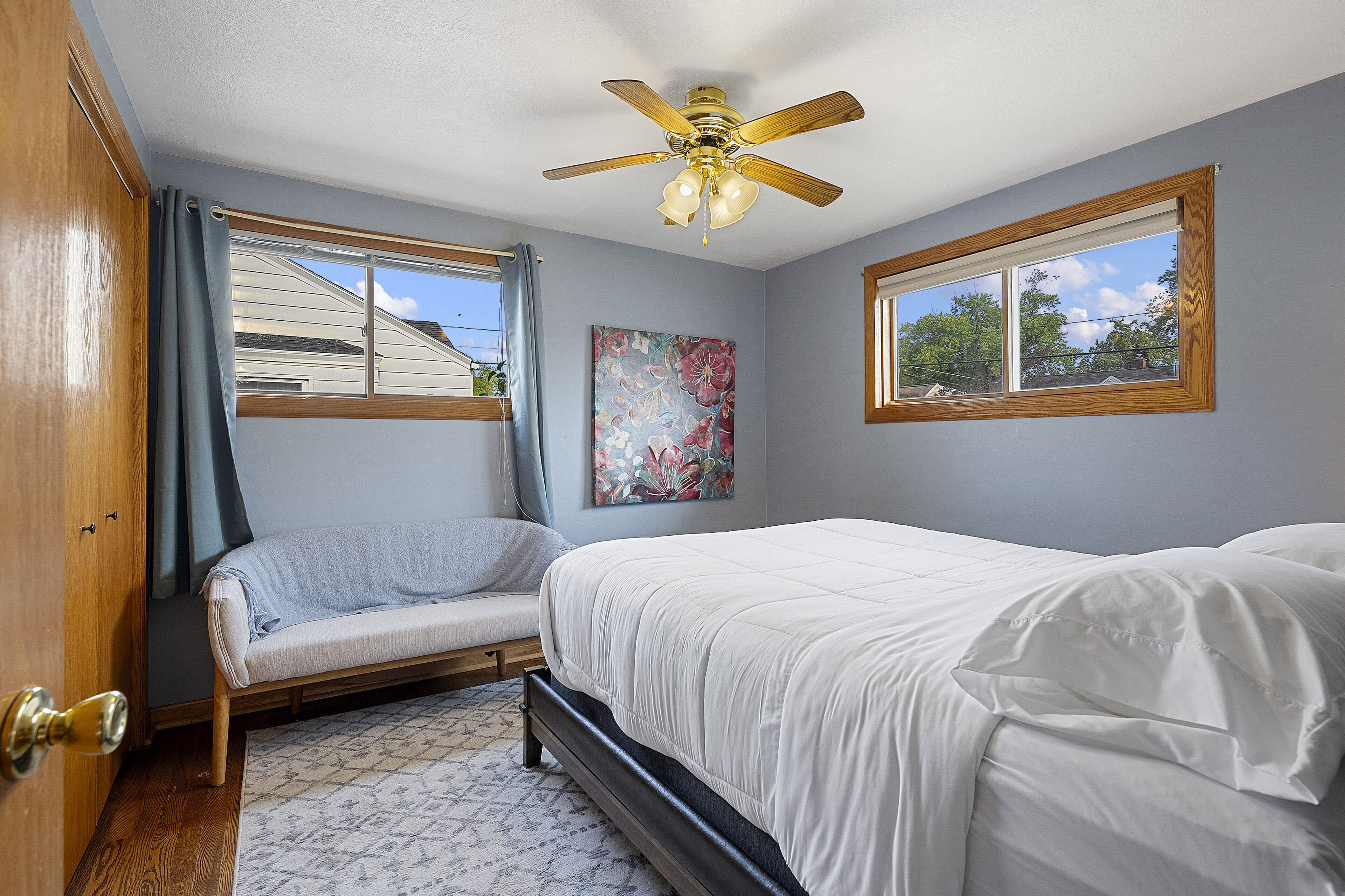 3 chambres, bureau, Wi-Fi gratuit, draps fournis