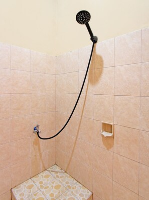 Double Room | Bathroom - Hotel O Timoti Guest House (Yogyakarta)