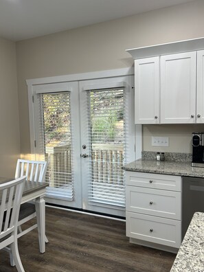 Dining - A Fantastic View Sylva- WCU - Cherokee - Dillsboro-Pet Friendly (Sylva)