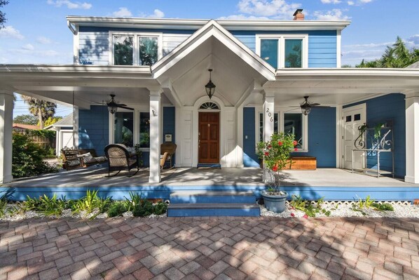 Terrace/patio - Riverside Court - Recenelty Uprgaded Pool Home by Gulfcoast Holiday Homes (Bradenton)