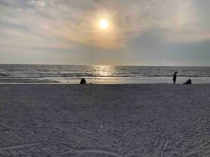 Beach - Indian Rocks Gem: Walk to Beach and Dining from Cozy retreat! (Indian Rocks Beach)